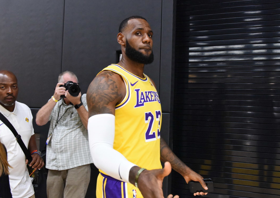 九游体育官网 -今晨法兰克福备战全明星赛，更衣室发声细节曝光，悬念犹存，轮换策略成焦点的简单介绍