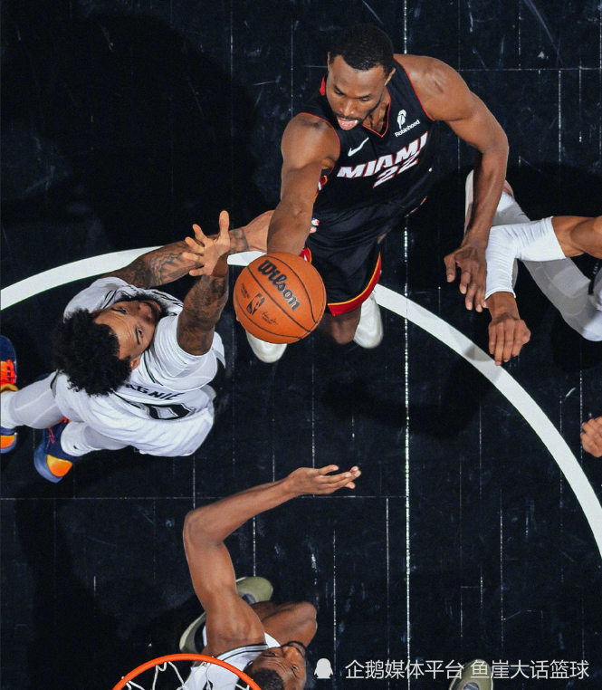 关于德罗巴在尤文图斯比赛中大比分领先哈登在快船比赛中逆转，今晚圣安东尼奥马刺备战法国杯看傻球迷的信息